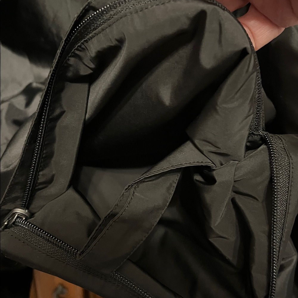 TUMI  T-tech by Tumi Performance Jacket Size Medium Hidden hood. Security pocket - Picture 8 of 12